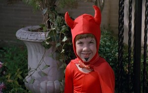 Niño impulsivo. De la película ESTE CHICO ES UN DEMONIO (Problem Child, 1990)