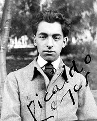 Fotografía del joven Neruda, aún firmando como Ricardo Reyes.