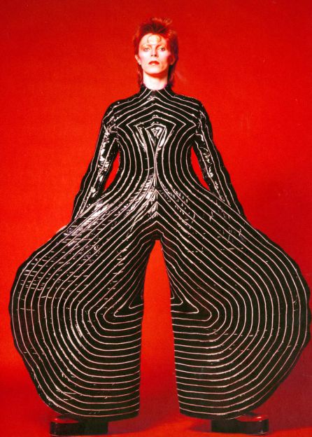 Vestido para el Aladdin Sane tour de 1973, diseñado por Kansai Yamamoto / Masayoshi_Sukita (The David Bowie Archive)