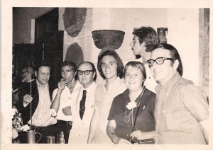 El jurado del Premio Cero de Poesía 1972 Gloria Fuertes, Antonio Gala, Rafael Pérez Estrada, Pepe Mercado y José Infante con el premiado Juvenal Soto y Paco Campos