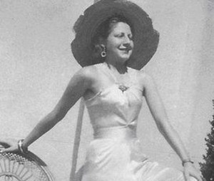 Gloria Fuertes en 1937
