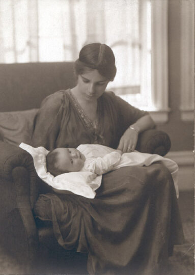 Dorothy Burlingham y su hijo, 1915