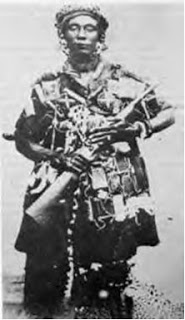 Cuentos de buenas noches para niñas rebeldes. Reina Madre Nana Yaa Asantewaa (foto de fecha desconocida)