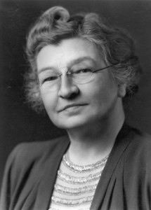 Edith Clarke destacó por ser la primera mujer en obtener la maestría de ingeniería eléctrica en el MIT, y la primera profesora de ingeniería eléctrica en la Universidad de Texas