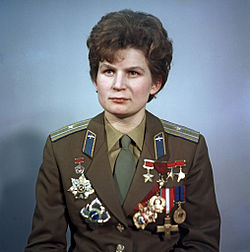 Valentina Tereshkova, ingeniera y cosmonauta, se convirtió en la primera mujer en viajar al espacio.