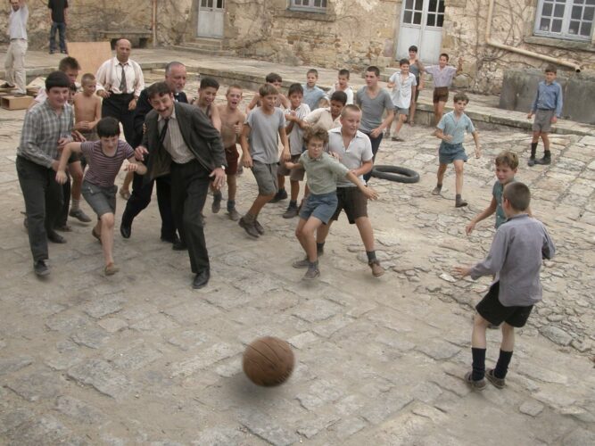 Fotograma de la película Los chicos del coro (2004)