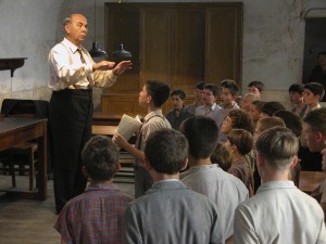 Autoestima en niños. Fotograma de la película Los chicos del coro (2004).