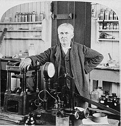 Edison, en su taller de Nueva Jersey, en 1901.