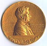The Edison Medal (La Medalla Edison). Galardón de muy alto nivel que se entrega como premio a toda una carrera de logros meritorios en la ciencia eléctrica, ingeniería eléctrica o las artes eléctricas.