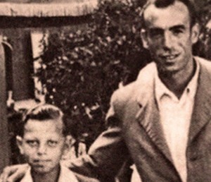 Saturnino Navazo con el pequeño Luis poco después de ser liberados ÁLBUM PERSONAL DE SIEGFRIED MEIR - CRÓNICA Saturnino Navazo con el pequeño Luis poco después de ser liberados ÁLBUM PERSONAL DE SIEGFRIED MEIR - CRÓNICA