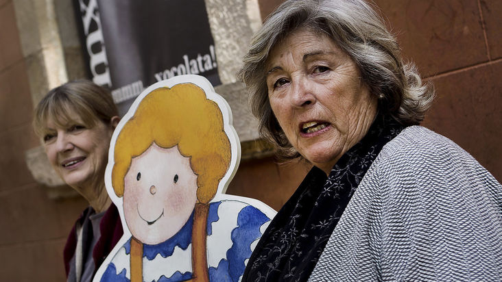 Los libros de Teo | Carlota y Asun, bajo el seudónimo de Violeta Denou, son las creadoras de Teo. Fotografía de Marc Rovira