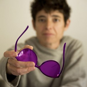 ‘Ponte unas gafas de color violeta’ de Laura Lenguadegato