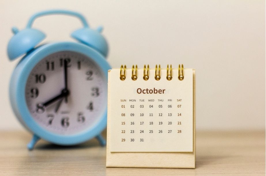 Calendario marcando el último domingo de marzo y octubre