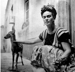 Frida siempre demostró su fascinación y afecto por los animales.