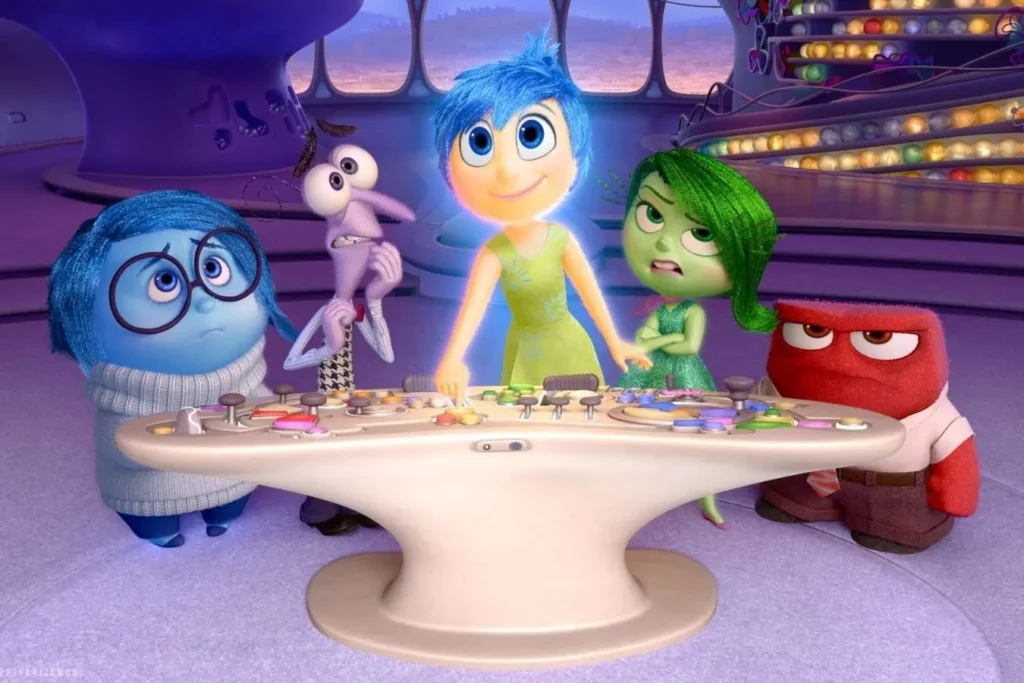 Personajes principales de Del revés (Inside Out) de Pixar reunidos en el centro de control emocional