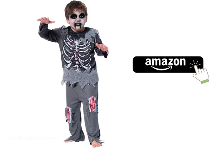 niño con disfraz de zombie aterrador para Halloween