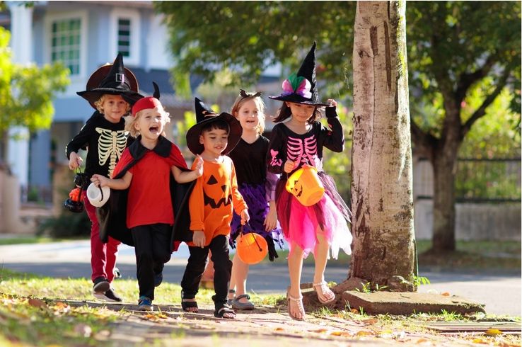 niños disfrazados en Halloween