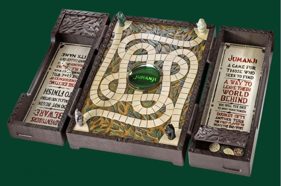 Tablero clásico de Jumanji de 1995 con dados antiguos sobre fondo verde oscuro