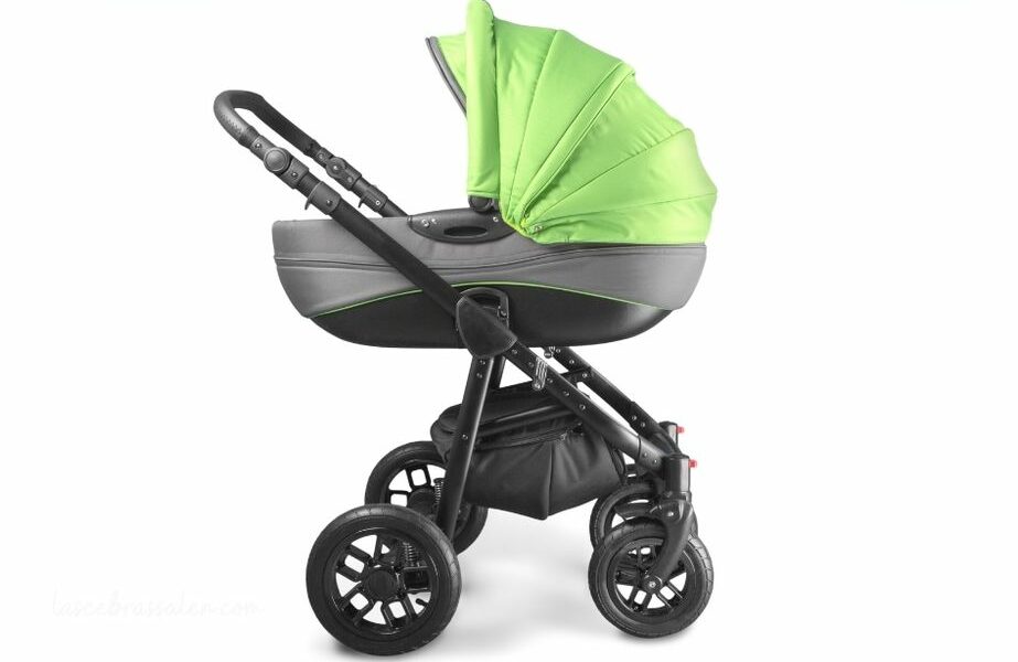 Carrito de bebé utilizado para el transporte diario en entorno urbano