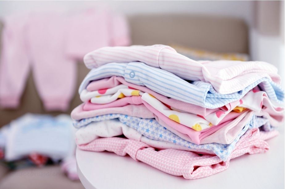 Ropa de bebé cómoda y fácil de usar para los primeros meses